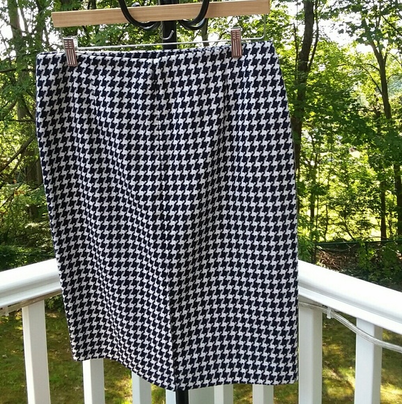 TALBOTS Skirt Size 10 Petite Houndstooth Pattern - Picture 2 of 8